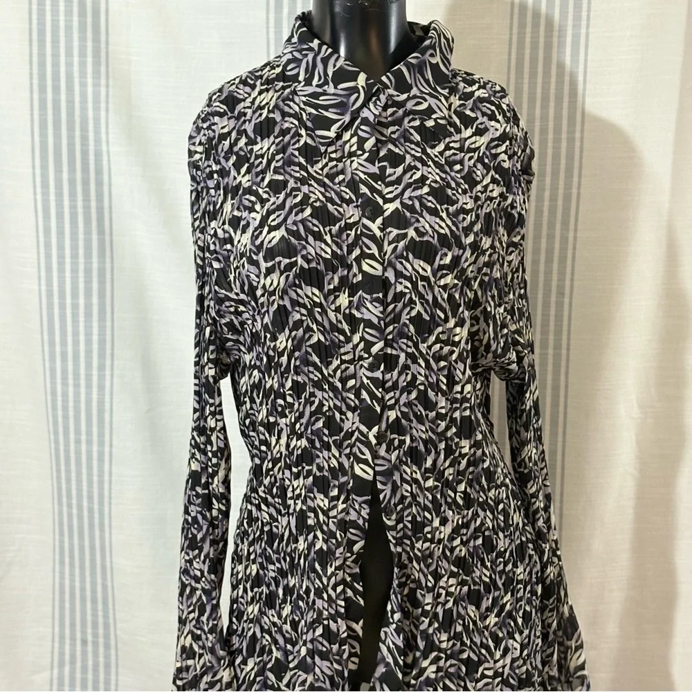 Women’s Black and Lavender Leaf-Print Blouse - Picture 4 of 6